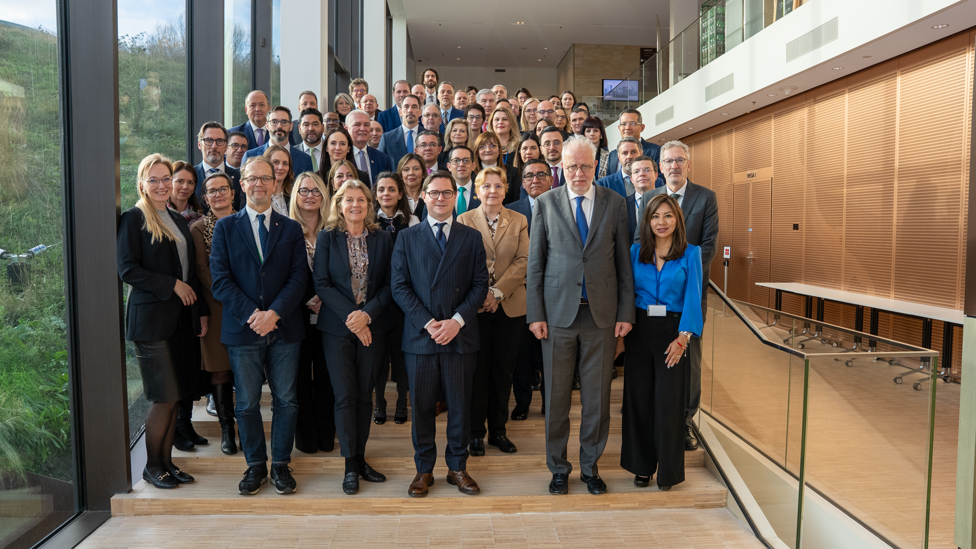 Group picture large meeting