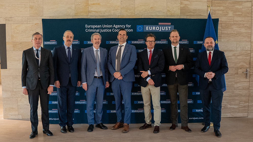 Eurojust Vice-President José de la Mata welcomed a delegation of MEPs from the Special Committee on the European Democracy Shield to the Agency’s headquarters today.