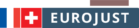 Flaggen von FR, CH, Logo von Eurojust