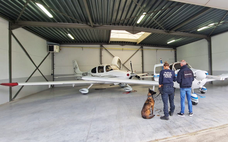 Un avión privado de tamaño