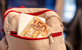 Money in rugsack
